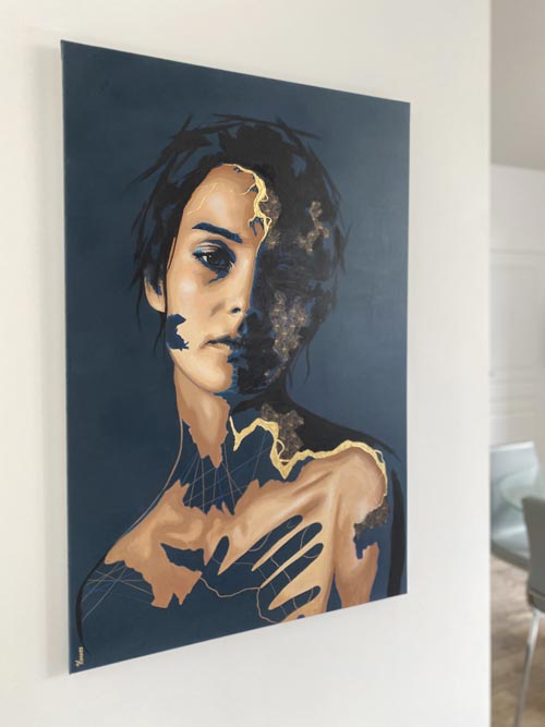 Cristina, portrait féminin contemporain kintsugi in situ