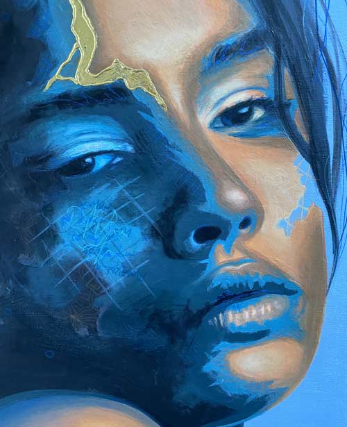 Eurydice, portrait contemporain kintsugi bleu avec main, détails